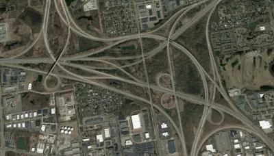 szyy - Węzeł drogowy autostrad I-96, I-696, I-275 i M-5 na przedmieściach Detroit zaj...