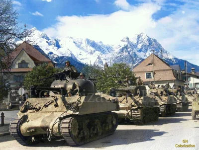 wojna - Czołgi M4 Sherman z 10. Dywizji Pancernej w Alpach Bawarskich, Garmisch-Parte...