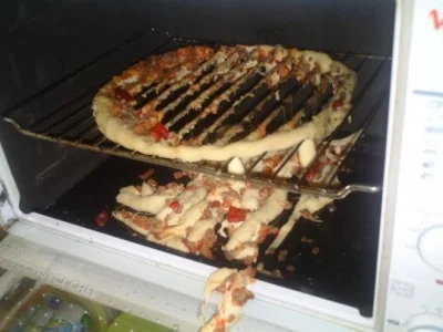szasznik - @wolfKida: Stawianie pizzy na samym ruszcie może się źle skończyć.