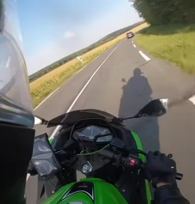 serek_heterogenizowany - Motocyklem chyba nie da się hamować na łuku prawda? Zatem gd...