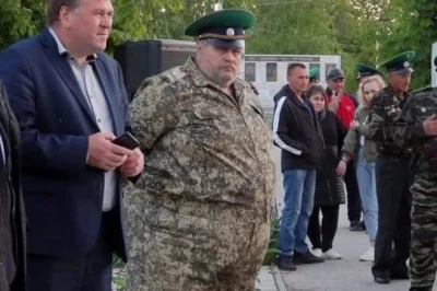 zArteq - Emerytowany generał Pavel wraca na front. 


General Pavel, a veteran of Rus...