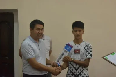 wieczny-student - W Uzbekistanie zwycięzca olimpiady IT dostał przedłużacz.