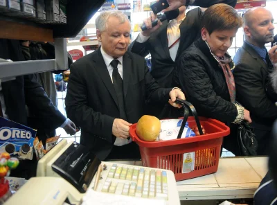 Pieniek1991 - Nie ma to jak włożyć chleb bez woreczka do tych syfnych koszyków sklepo...