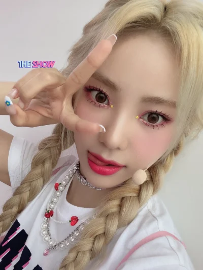 XKHYCCB2dX - #jinsoul #loona 
#koreanka