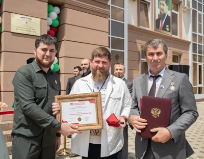 zafrasowany - "Ramzan Kadyrow został odznaczony Orderem Zasługi dla Stomatologii I st...