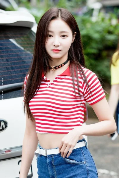 XKHYCCB2dX - #yeonwoo #momoland 
#koreanka