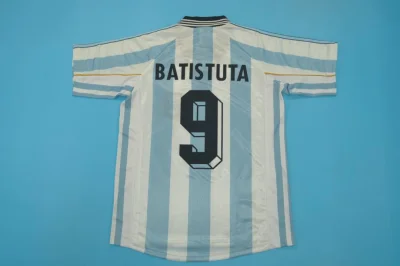 betju - @Mfalme_Kitunguu: Batistuta prawilnie z bazarku ( ͡° ͜ʖ ͡°)