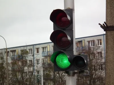 mareckim - @demagog: Ale że na jakim świetle? Jak zielone to można a czerwone to nie?...