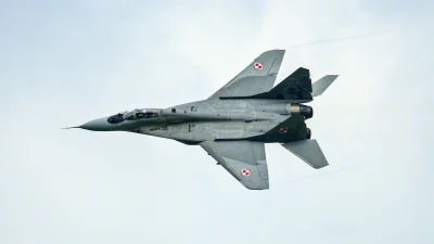 sedros - MiG-29 o numerze 59, który sfotografowałem 26 maja ze swojego ogródka. :-)
...