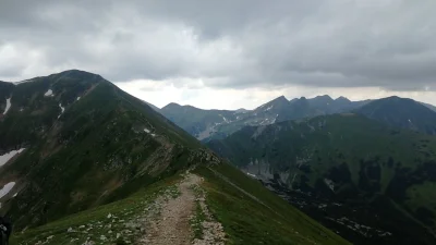 zbyt - byłem 4 lipa 21r na Wołowcu przez Grześ, a potem na Jarząbczy, Kończysty i Trz...