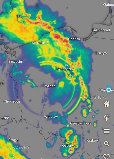 thane - Nad Poznaniem tworzy się oko tornada ( ಠ_ಠ) #burza #poznan