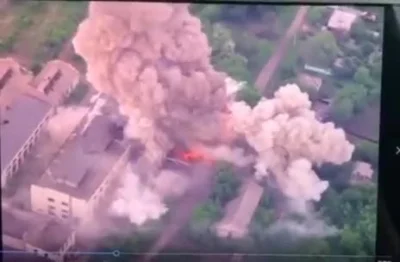 zafrasowany - Rosyjski składzik amunicji w regionie zaporoskim, trafiony M777. Jak to...