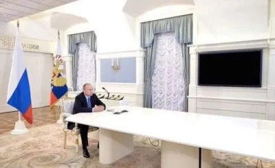 contrast - Szczyt G1 
i Putin patrzący w świetlaną przyszłość ( ͡~ ͜ʖ ͡°)