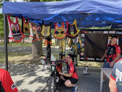 cinek687 - Zapraszam na Olimpijski, powoli rozkładamy stoisko z motocyklem żużlowym i...