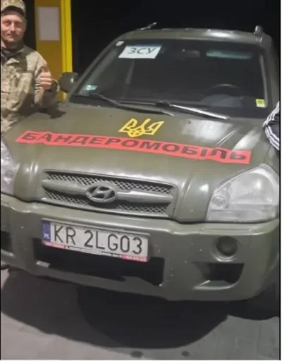 alberto81 - Napis na masce BANDEROMOBIL,a samochód na polskich rejestracjach 
#ukrai...