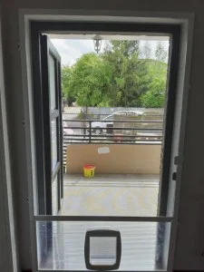 gchmurka - @yaarek: ja mam na drzwiach balkonowych takie drzwi plastikiowe z moskitie...