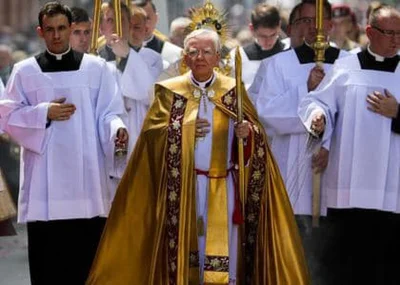 Karbostyryl - To wszystko przez to, że biskupi noszą za mało złota ( ͡° ͜ʖ ͡°)