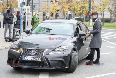 yolantarutowicz - Głodne miastowe na żywca zębami rolnikom znaczek z Lexusów zdzieral...