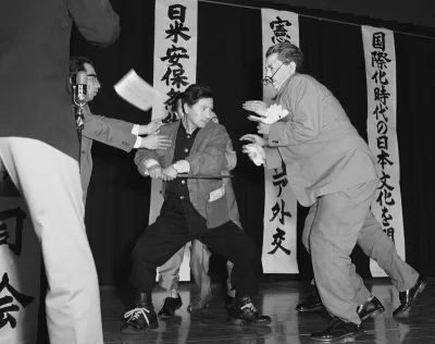 CKNorek - Dzisiejszy zamach na byłego premiera Japonii przypomniał mi, że w 1960 roku...