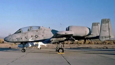 krzywy_odcinek - YA-10B, czyi dwumiejscowy Warthog.
#samoloty #lotnictwo