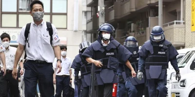 BrzydkiBurak - @tage: jest azjata a japonska policja ma napisy "police" na wielu elem...