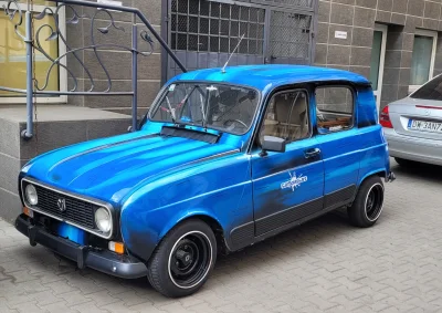 jos - #wroclawcarspotting #carspotting #renault 
Renault 4. Taki średni ale lepszy ta...