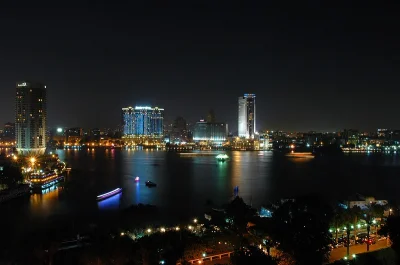 w.....k - Jakoś się żyje w tym Kairze bo są świecące wieżyczki.