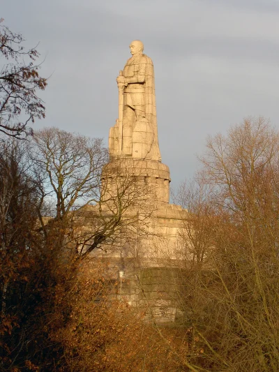 KAW0 - Oto jeden z wielu pomników Ottona Von Bismarka w Niemczech. Jest tam uważanych...