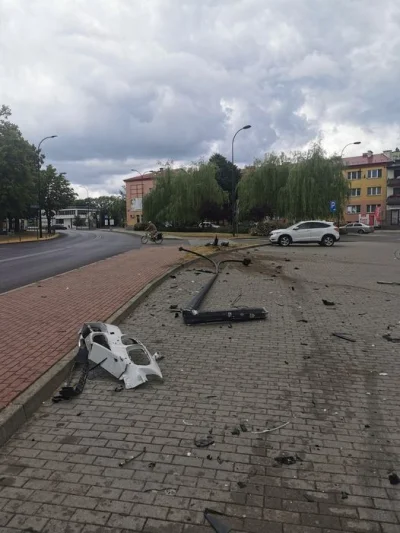 dashcambandit - Policja w Biłgoraju poszukuje kierowcę pojazdu pewnej znanej marki kt...