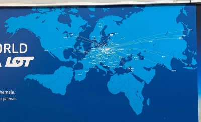 nobrainer - Taką mapą podróżnych w Tallinnie w Estonii witają LOT Polish Airlines Zni...