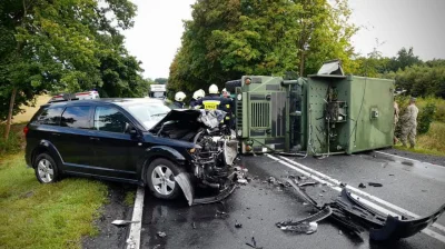 kapusta5 - Dwa amerykańskie samochody spotykają się w Polsce na drodze.