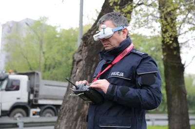 T.....o - #katowice #policja 
Na Bocheńskiego Pały łapia na drona za wyprzedzanie na...