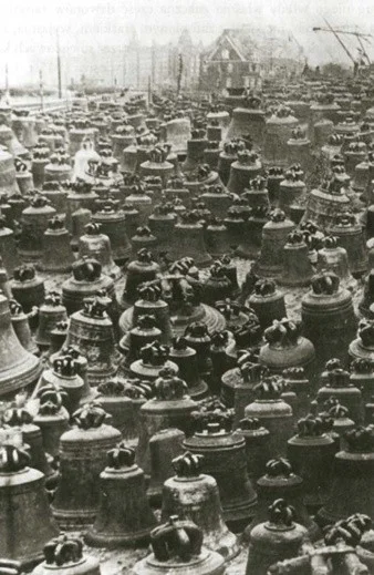 Rasteris - W czasie II WŚ niemcy wywozili tysiące dzwonów. Wiele przetopiono na potrz...