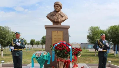 Akwinata - W Kazachstanie odsłonięto pomnik sowieckiego dowódcy Iwana Panfilowa.

P...