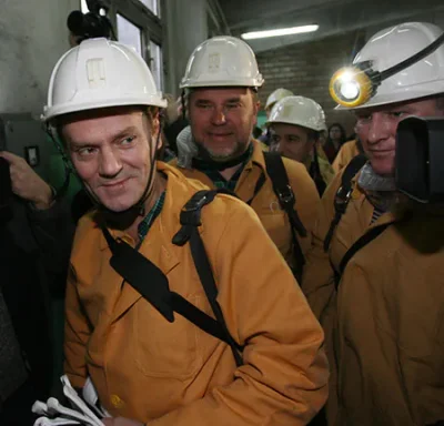Normie_Lurker - Donald Tusk osobiście zjeżdża do kopalni, by kraść polski węgiel!!!
...