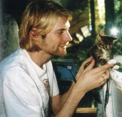 wfyokyga - Kurt Cobain z kiciusiem, 1993.
#kurtcobain #muzyka #koty