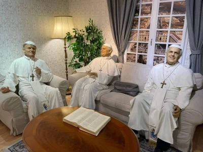 ElLama - Nikt z wykopu w to nie wierzy
Trzech zaklętych w wosk papieży 

#2137 #wy...