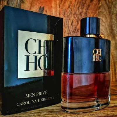 Anamateracu - Kupię flakon z ubytkiem 
Carolina Herrera CH Men Prive

#perfumy