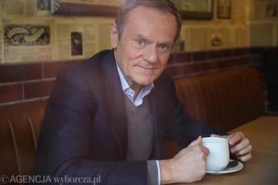 a.....c - Tusk pijący herbatę z 10 łyżeczkami cukru, żeby Polakom zabrakło.
Fur Deuts...