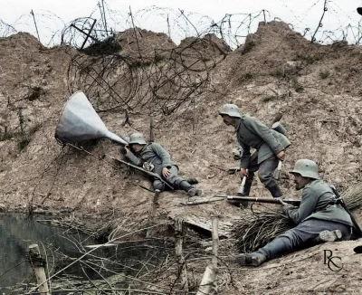 myrmekochoria - Niemieccy żołnierze na stanowisku nasłuchowym, Neuve-Chapelle 1916

...