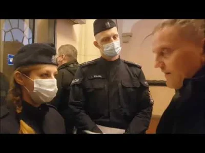 wypok312 - Pan Ksiądz #!$%@? policjantkę i bandycka policja go zawija. 
#wroniecka9
