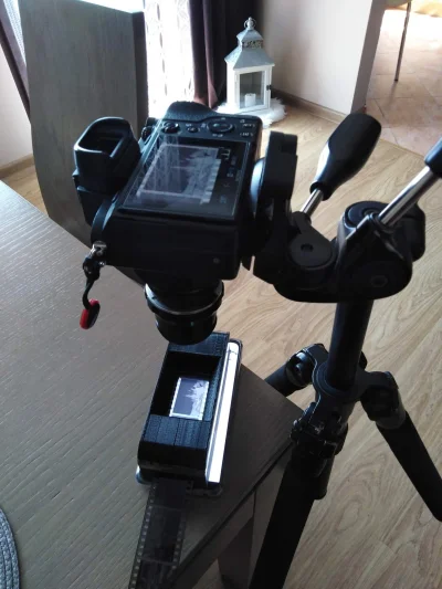 adam-photolive - @presburger: ja filmy skanuje aparatem, na fb facet za kilka groszy ...