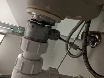 kendzior333 - Hej miseczki, da radę to jakoś naprawić bez wymiany umywalki? #hydrauli...