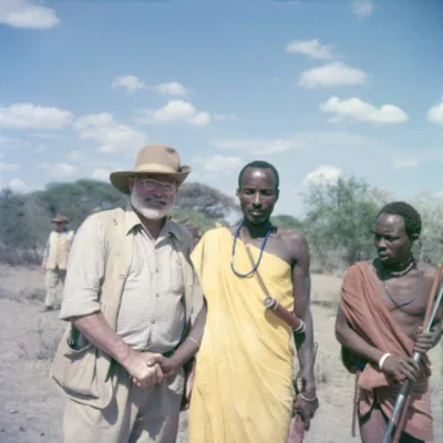 wfyokyga - Ernest Hemingway z murzynami, Afryka 1953.
#historia #hemingway #ciekawost...