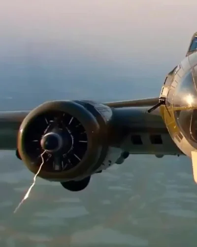 cheeseandonion - >The operational B-17 "Thunderbird". She is beautifully restored to ...