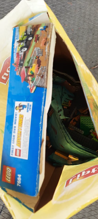 erebeuzet - jakiś głupek do śmieci wyrzucił
#lego