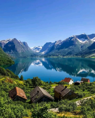 Borealny - Norwegia
Fot. mariannesuhestetun
#earthporn #norwegia #natura #jezioro #go...