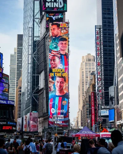 jmuhha - Były piłkarz Lecha Poznań na time square

#pilkanozna