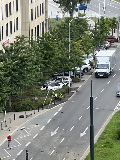 sadamz - Gość w #warszawa właśnie próbował uciec przed policja wynajętym Pankiem ale ...