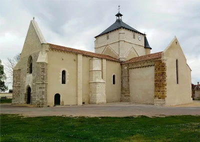 PiotrFr - XI-wieczny kościółek w mojej wsi po niedawnym remoncie. A podobno we Francj...